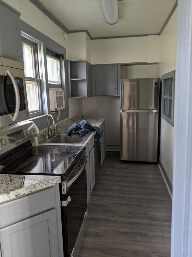 Morrow Laurens - Morrow Laurens Unidad B