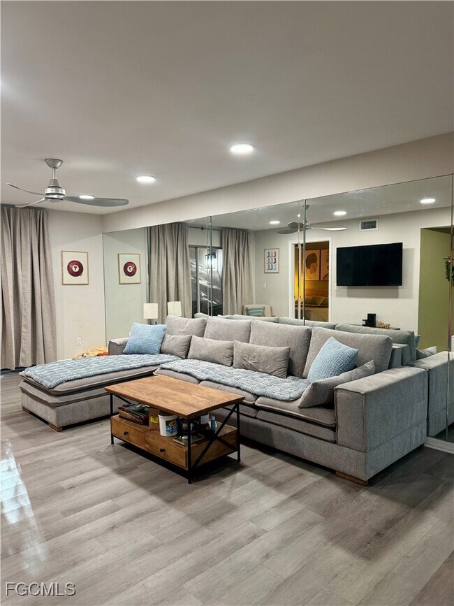 Building Photo - 28260 Pine Haven Way Unit 81