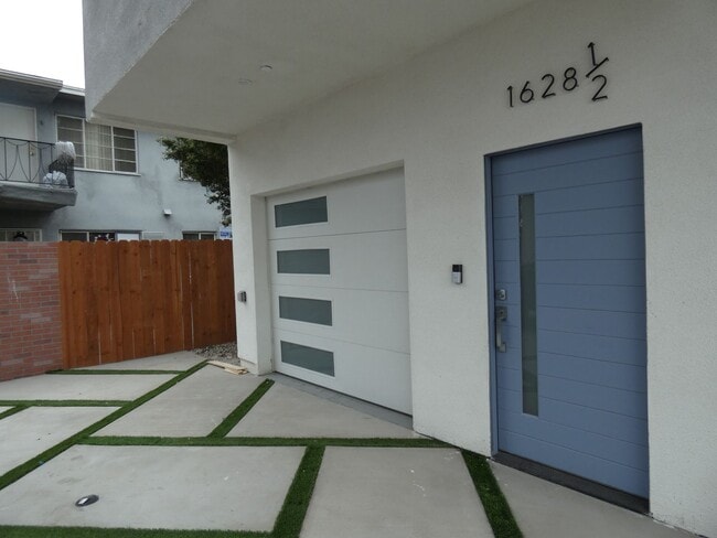 Photo - 1628 S La Brea Ave Unidad 1628 1/2 La Brea