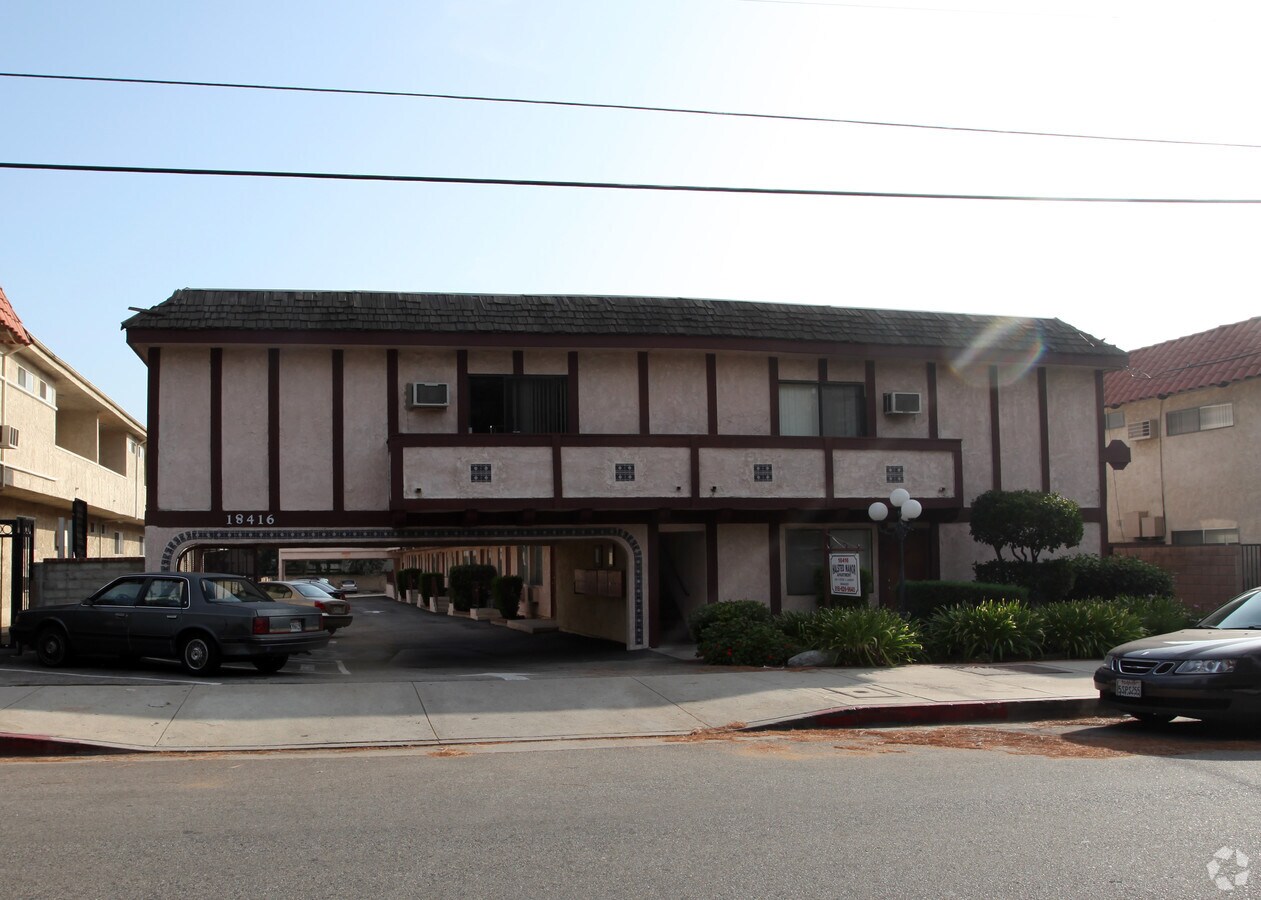 Halstead Manor - Halstead Manor