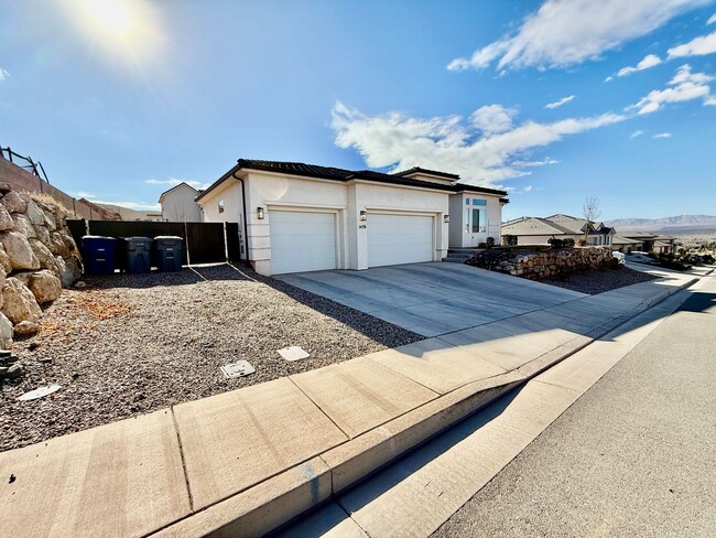 Photo - Lovely Three Bedroom Home with RV parking in Shooting Star - Washington Fields