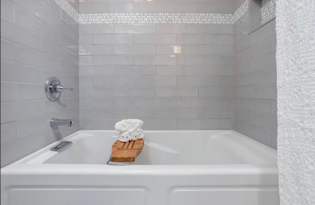 309-311 W 3rd Ave