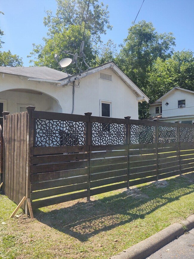 Photo - 208 Linwood Ave
