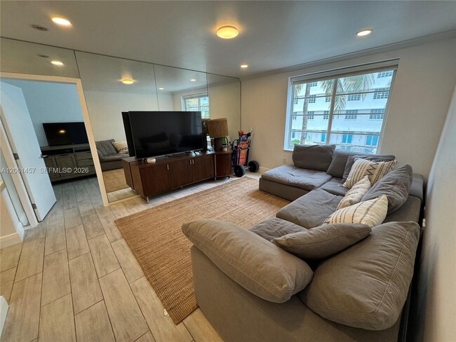 Building Photo - 1460 Ocean Dr Unit 305