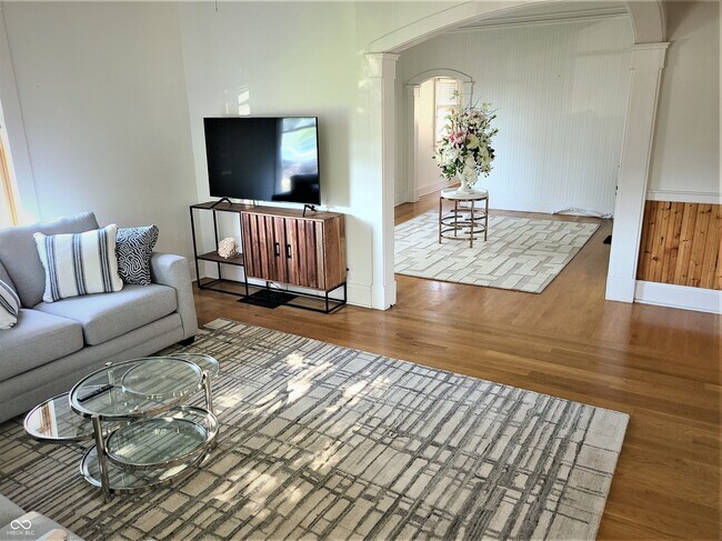 Photo - 131 1st Ave NW