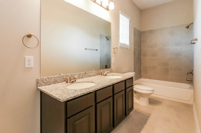 Photo - 1538 Lakeland Cir