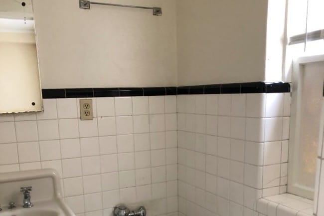 Baths - Lakeside Apartments