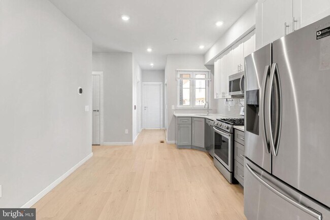 Photo - 2142 Master St