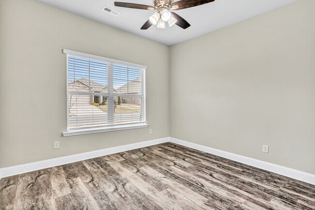 Photo - 113 Fourstar Ln