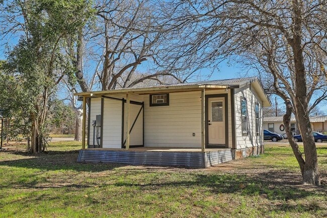 Photo - 304 Harris St