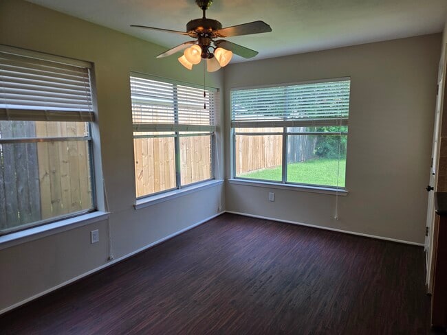 Building Photo - 8530 Lake Crystal Dr