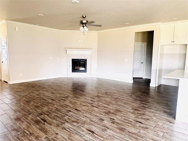 Photo - 1421 Hickory Trl