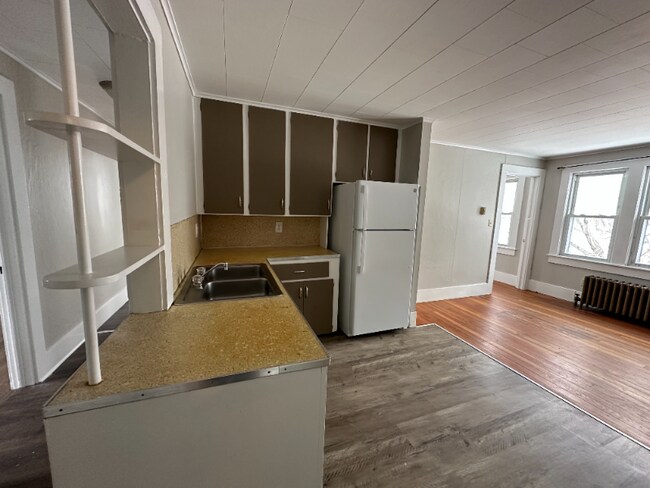 Photo - 152 W Seneca St