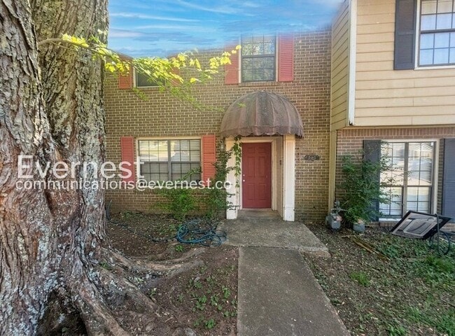 Building Photo - 2543 Hampstead Dr