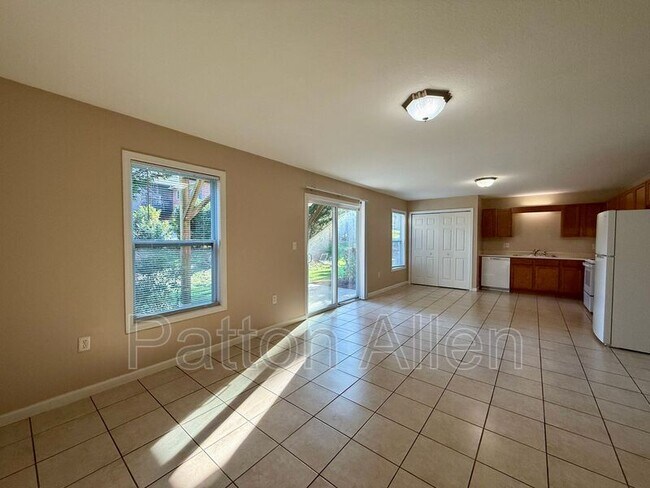 Photo - 10 Zell Ln Unidad Apt B