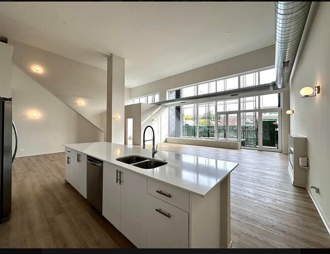 Photo - 3207 N Narragansett Ave