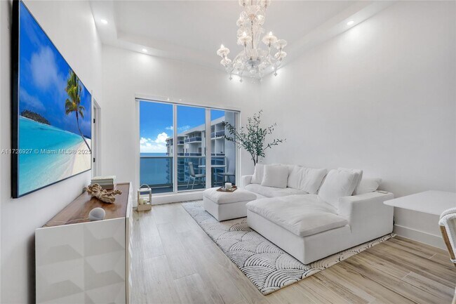 Building Photo - 2301 Collins Ave Rental