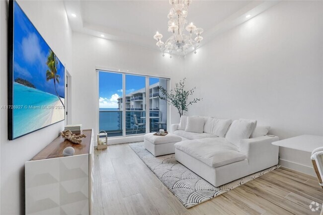 Building Photo - 2301 Collins Ave Rental