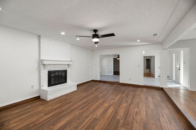 Photo - AVAILABLE NOW! BEAUTIFUL 3 BEDROOM HOME LO...