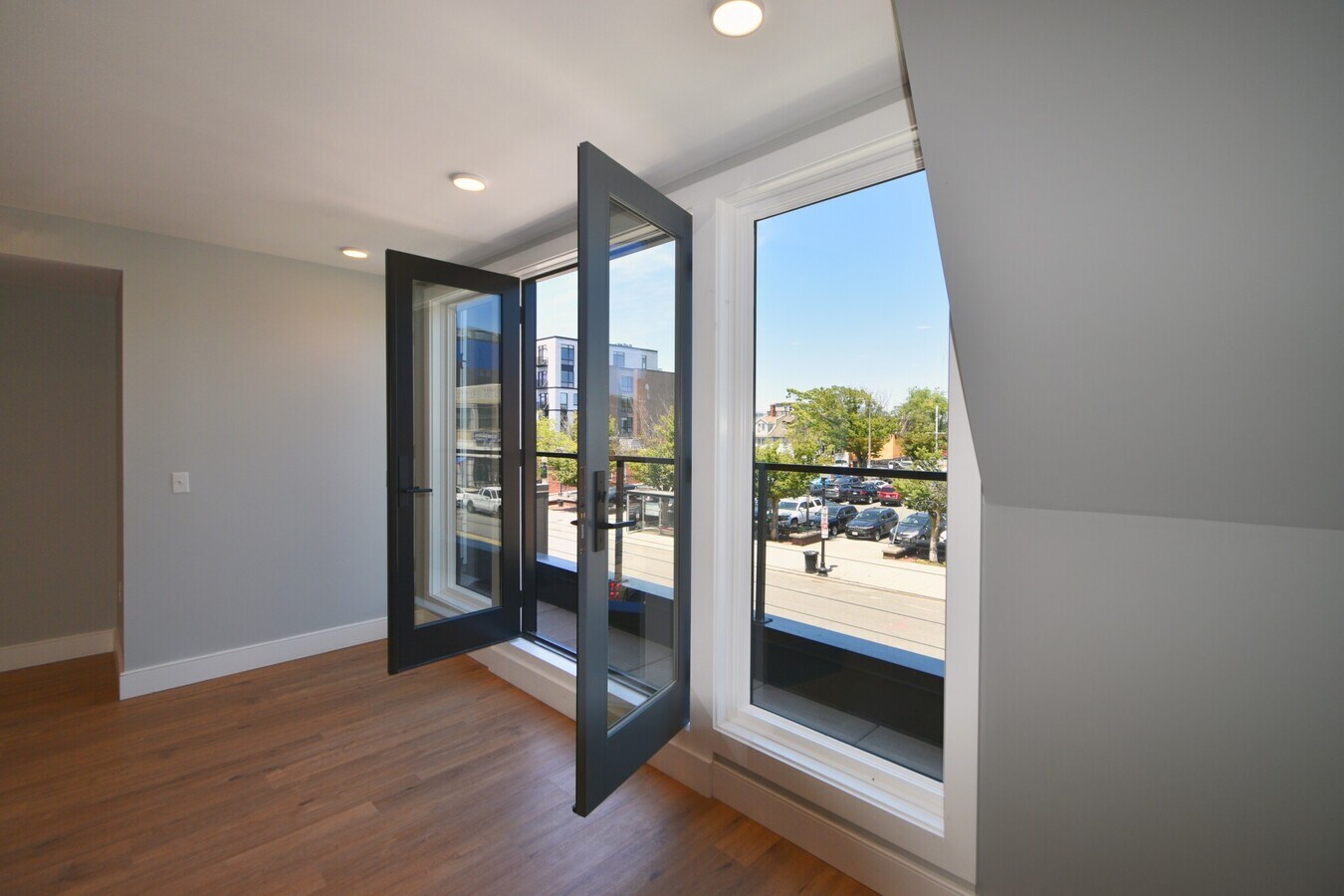 Photo - 449 W Broadway