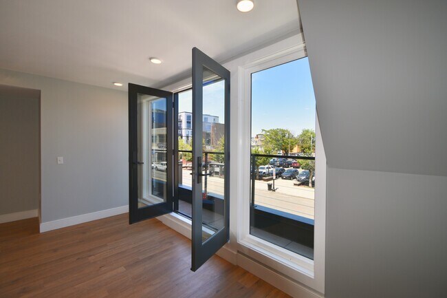 449 W Broadway