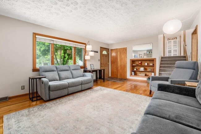 Photo - 258 N Sinsbury Dr