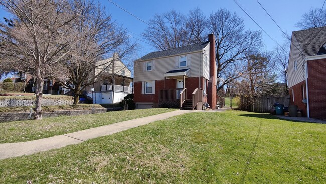 Photo - *Beautifully Updated & Charming 3BD/1BA Single-Family Home Available in West Mifflin*