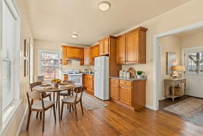 Building Photo - Utilities Included! Bright 1BD w/ Granite Kitchen & Plank Flooring Unit 516-04