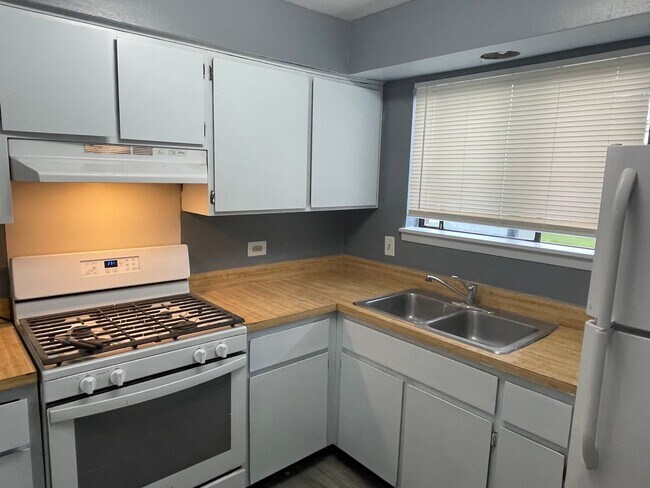 443 E 192nd St Unit 2E