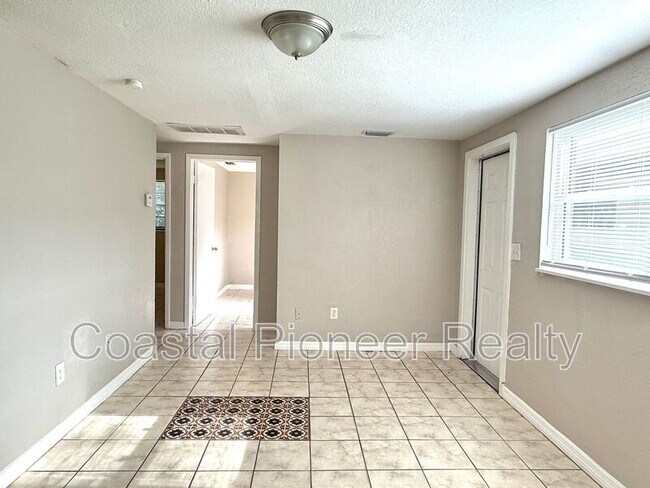 Photo - 2576 42nd Ave N Unit APT A