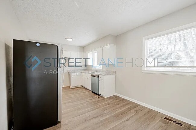 Building Photo - 137 Prince Ave