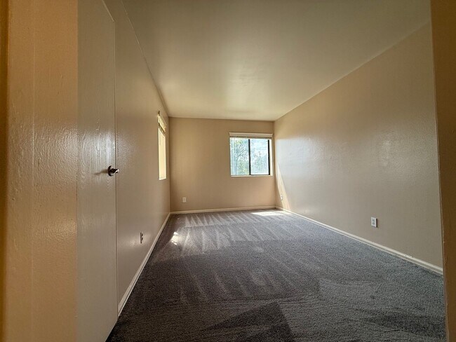 Photo - Charming 2 Bedroom Apartment with Balcony ... Unit 110