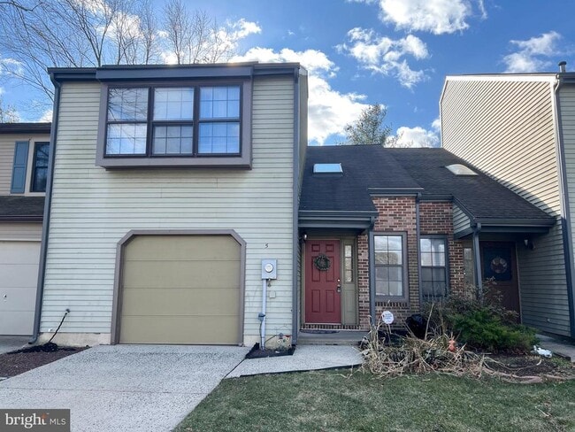 Building Photo - 5 Emily Ct