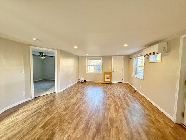 Photo - 2/1 Downtown Marianna Apartment