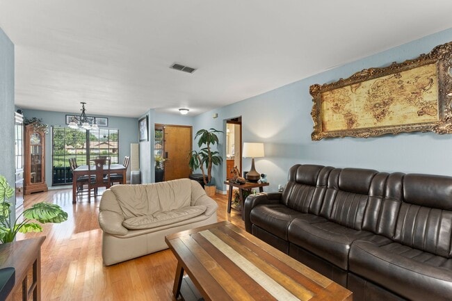 1341 S Ridge Lake Cir