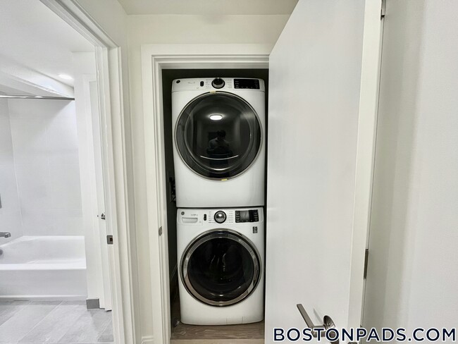 Building Photo - 1079 Commonwealth Ave