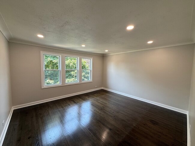 Photo - 1637 Elmwood Ave Unit 2