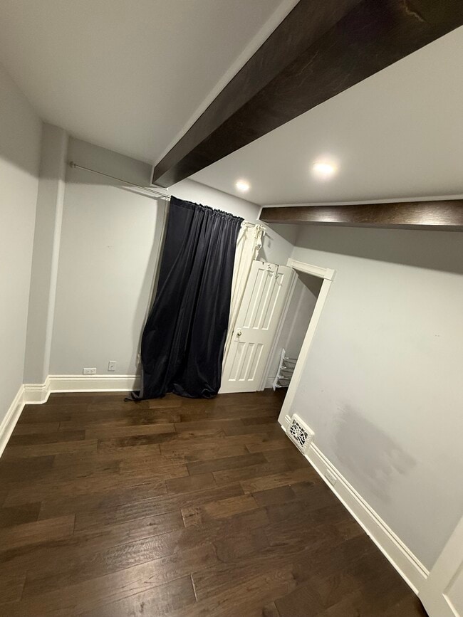 Photo - 398 MacNab St N