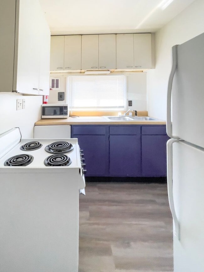 Photo - PRELEASING for AUGUST! Close to Campus Unit 07