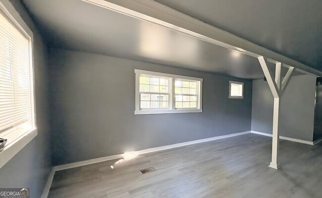 Photo - 505 Osborne St