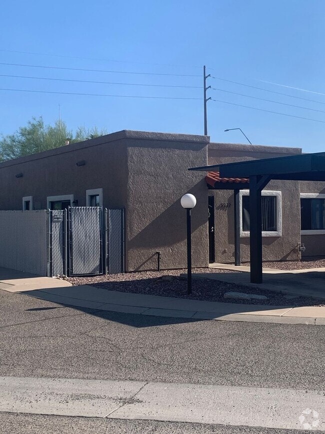 Building Photo - 9112 E Esperanza Dr Rental