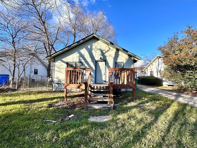 Photo - 1112 W 3rd St