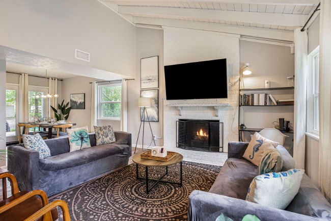 1930 Lake View Cir