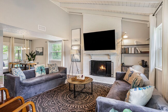 Photo - 1930 Lake View Cir