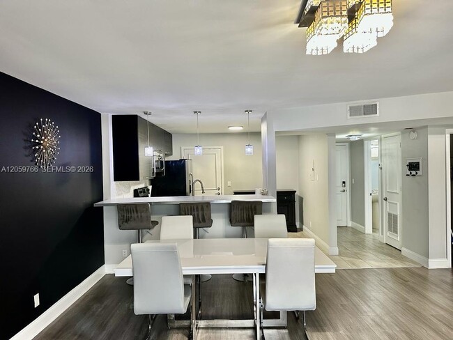 Building Photo - 22605 SW 66th Ave Unit 310