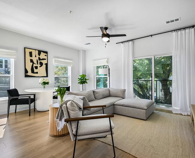 Building Photo - 2500 Longview St Unit 223