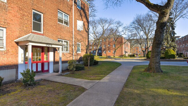 Jardines de Teaneck - 1504 W Terrace Cir Unidad 1504 Terrace Cir