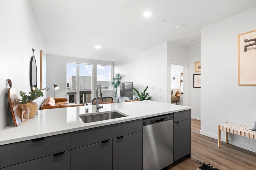 Verde Esterra Park apartments — community photo