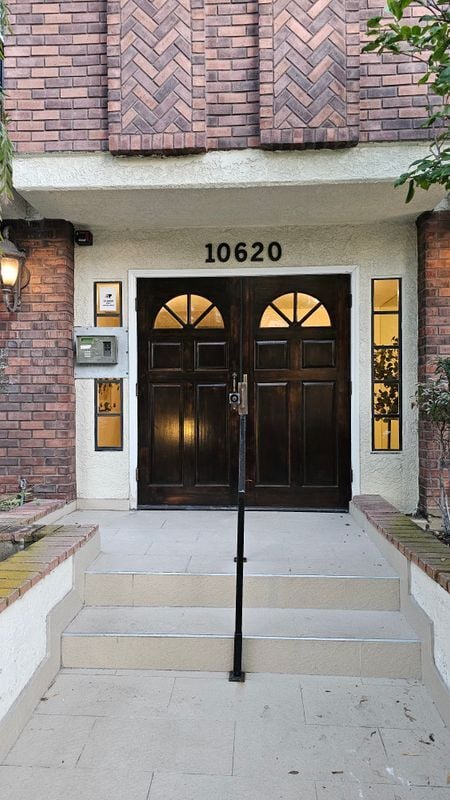 Photo - 10620 Eastborne Ave Unidad 202