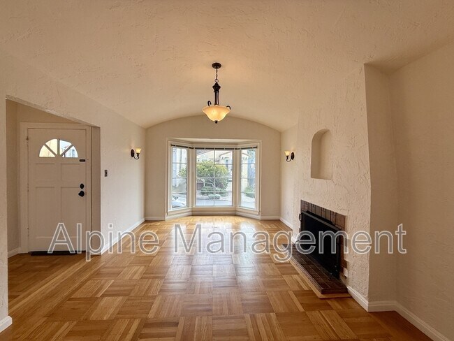 Photo - 658 Rockdale Dr